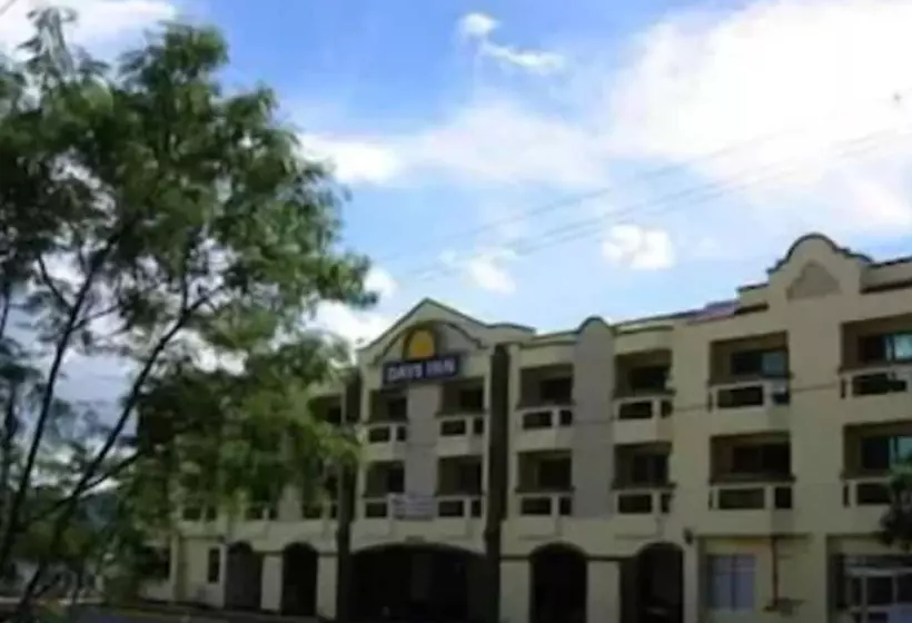 هتل Days Inn Guam Tamuning
