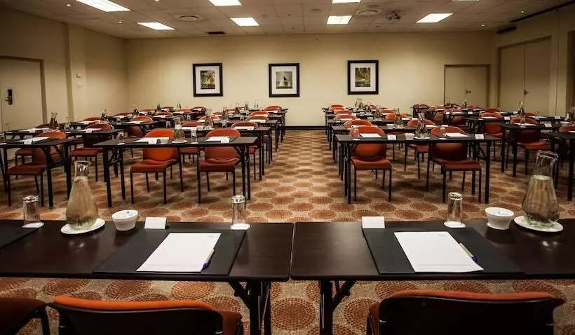 هتل Garden Court East London