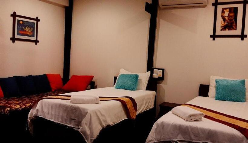 هتل Saynamkhan River View