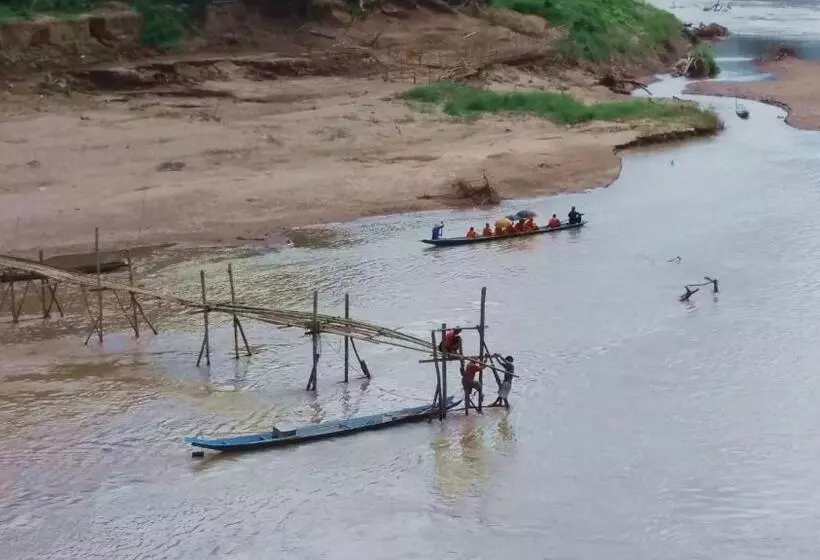 هتل Saynamkhan River View