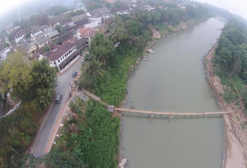 هتل Saynamkhan River View