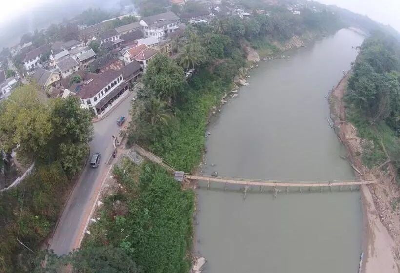 هتل Saynamkhan River View