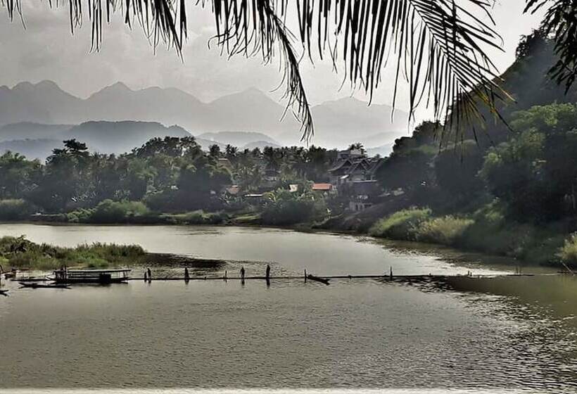 هتل Saynamkhan River View