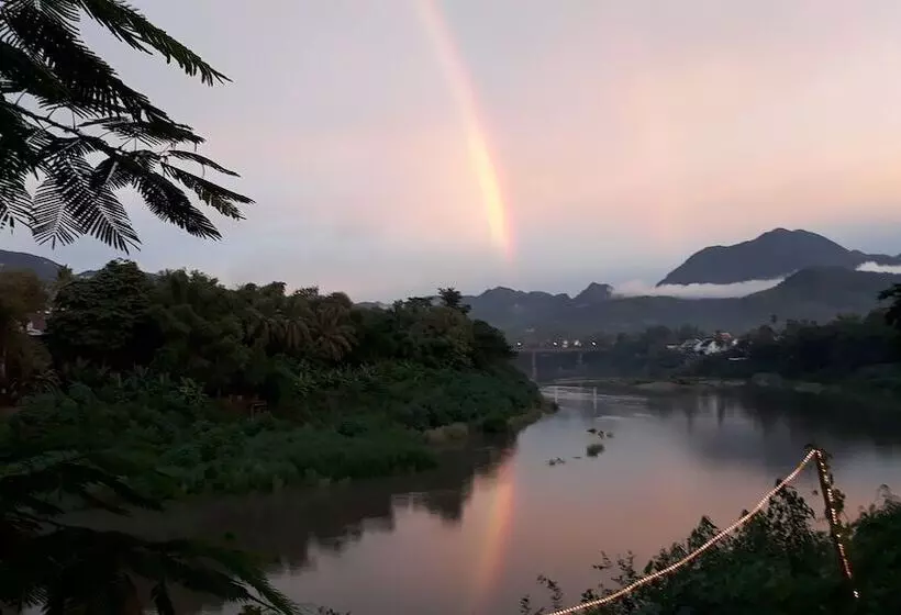 هتل Saynamkhan River View