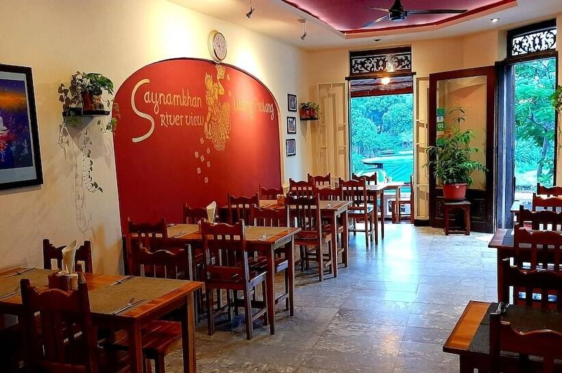 هتل Saynamkhan River View