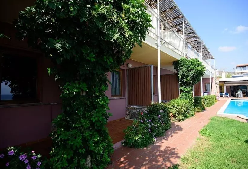 Mirabella Apartments