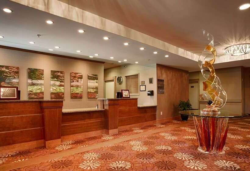 호텔 Camrose Resort Casino