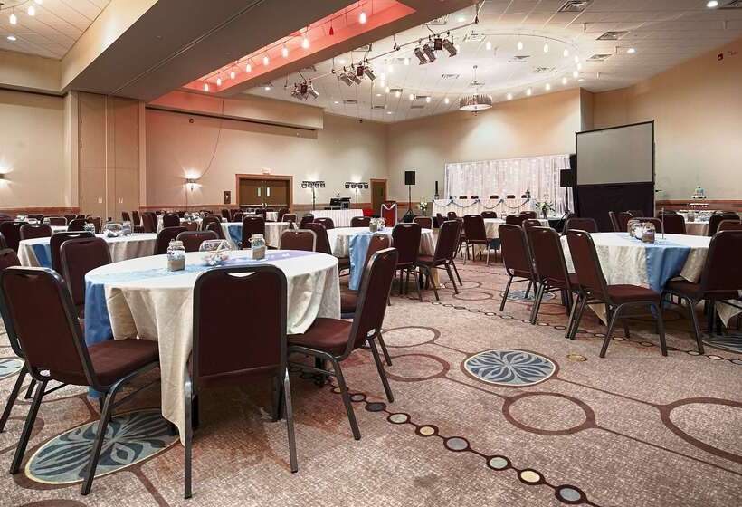 호텔 Camrose Resort Casino