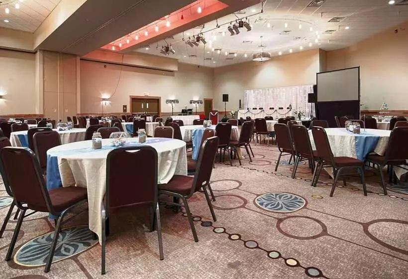 호텔 Camrose Resort Casino