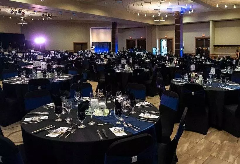 호텔 Camrose Resort Casino