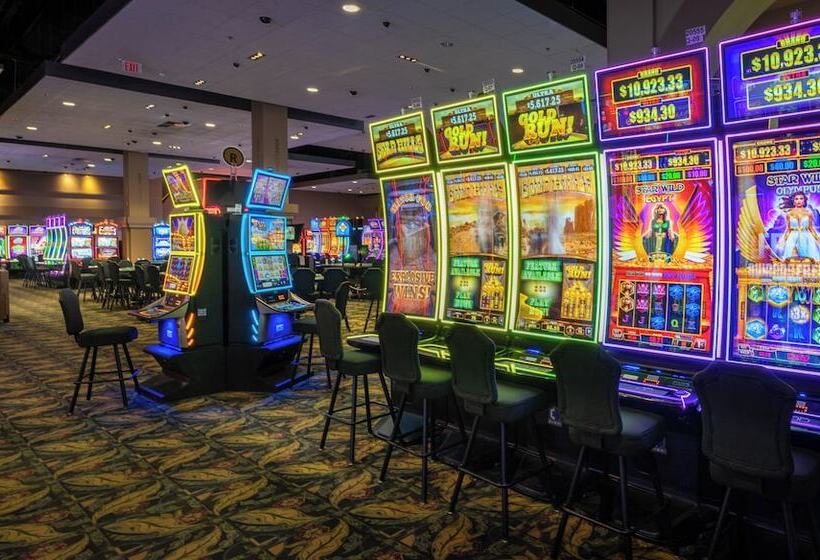 호텔 Camrose Resort Casino