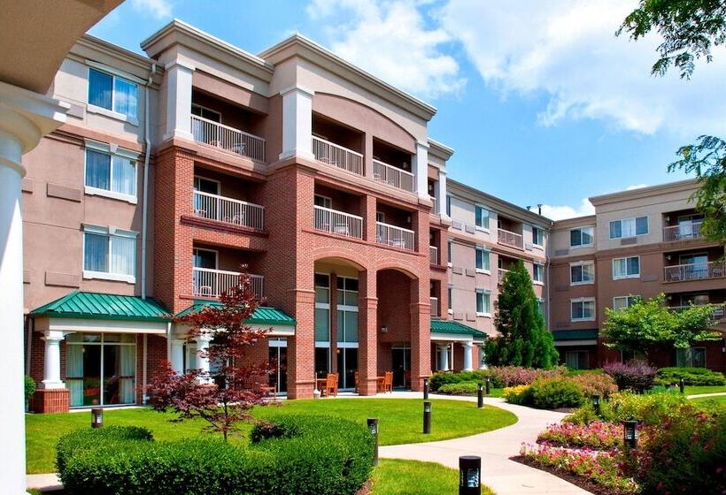 Отель Courtyard By Marriott Basking Ridge