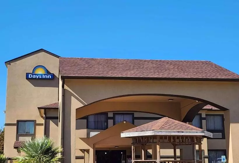 호텔 Days Inn By Wyndham Lumberton