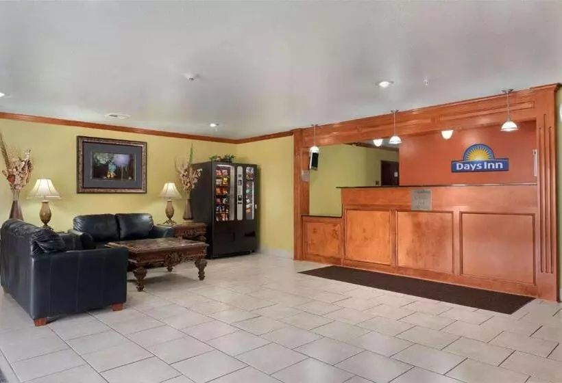 호텔 Days Inn By Wyndham Lumberton