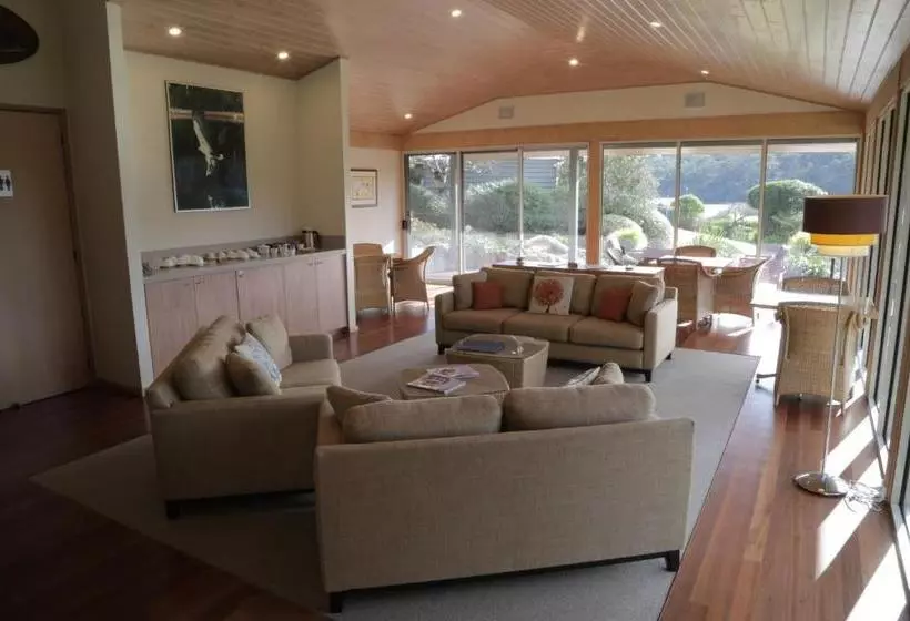 فندق Gipsy Point Lakeside