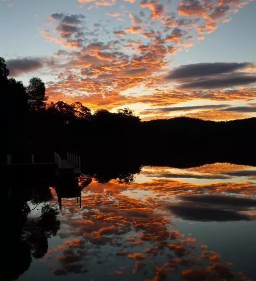 فندق Gipsy Point Lakeside