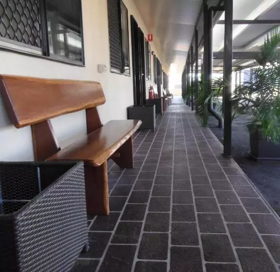 Отель Injune Motor Inn