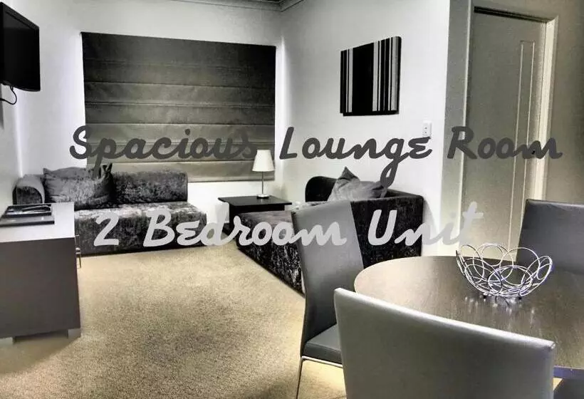 Отель Injune Motor Inn