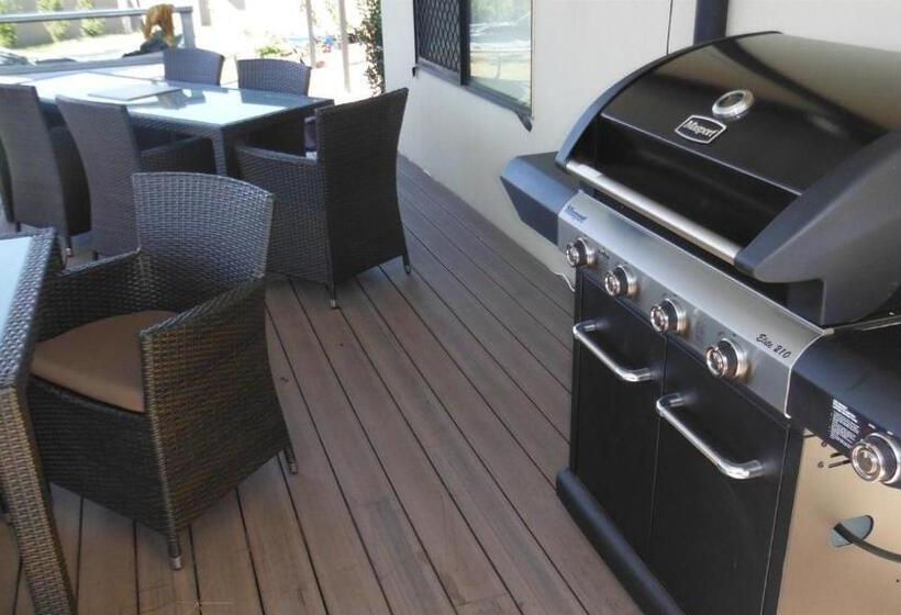 ホテル Injune Motor Inn