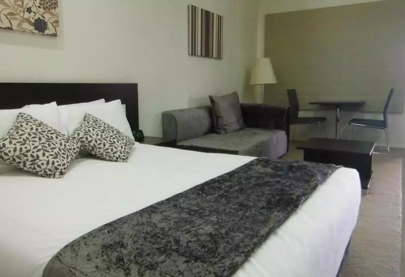 Отель Injune Motor Inn