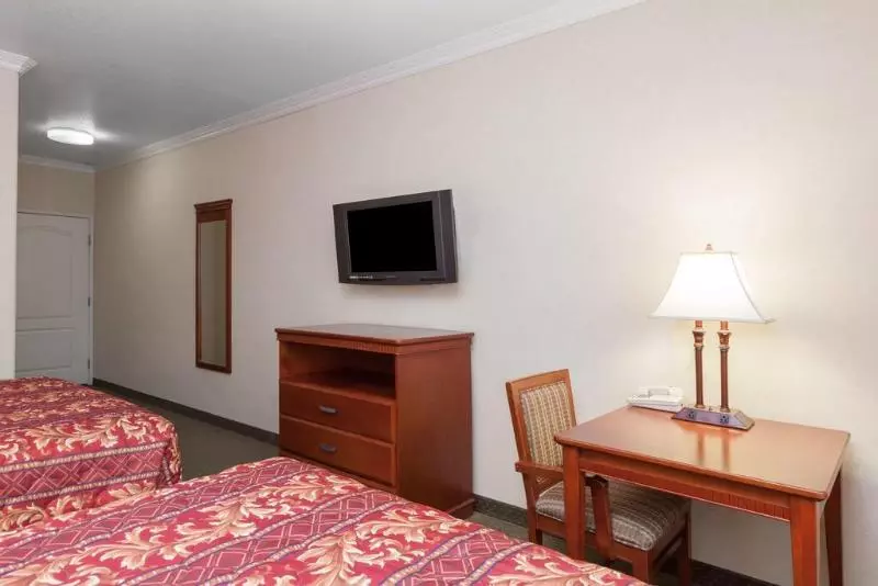 호텔 Howard Johnson By Wyndham Bakersfield