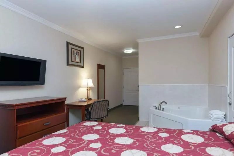 호텔 Howard Johnson By Wyndham Bakersfield