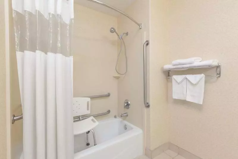 호텔 Howard Johnson By Wyndham Bakersfield