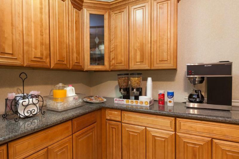 호텔 Howard Johnson By Wyndham Bakersfield