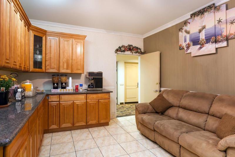 호텔 Howard Johnson By Wyndham Bakersfield