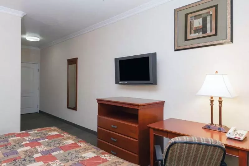 호텔 Howard Johnson By Wyndham Bakersfield