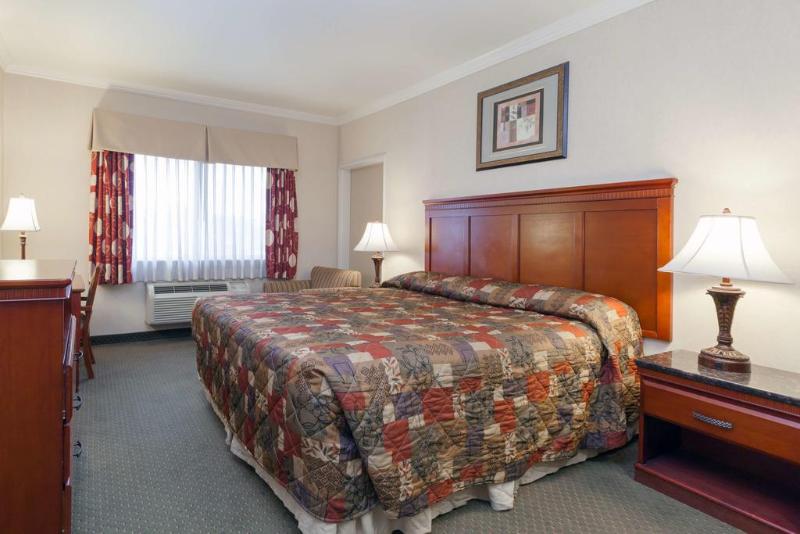 호텔 Howard Johnson By Wyndham Bakersfield