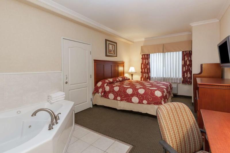 호텔 Howard Johnson By Wyndham Bakersfield