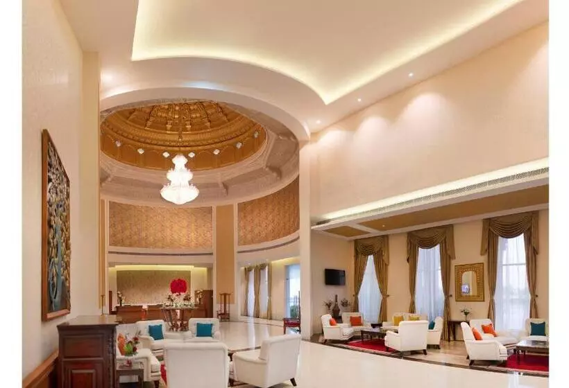 酒店 Orchha Palace And Convention Centre