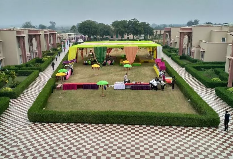 酒店 Orchha Palace And Convention Centre