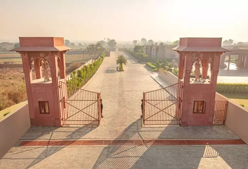 酒店 Orchha Palace And Convention Centre