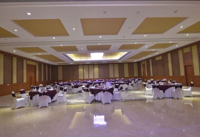 فندق Orchha Palace And Convention Centre