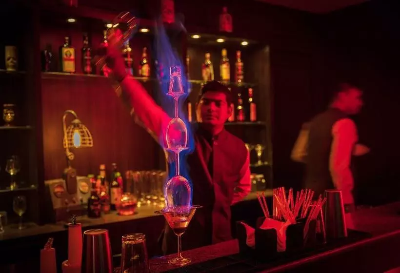 酒店 Orchha Palace And Convention Centre