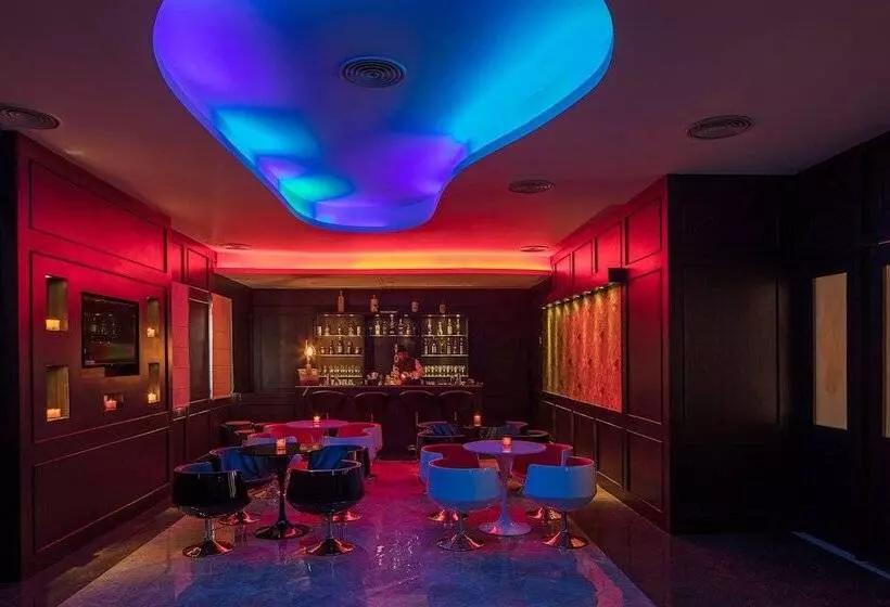 酒店 Orchha Palace And Convention Centre