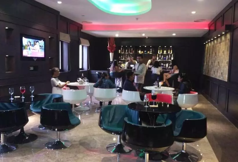 酒店 Orchha Palace And Convention Centre