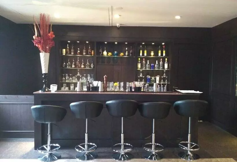 酒店 Orchha Palace And Convention Centre