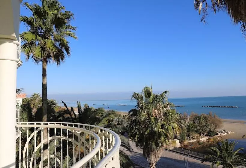 فندق Smeraldo Suites & Spa