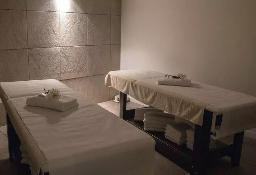 فندق Smeraldo Suites & Spa