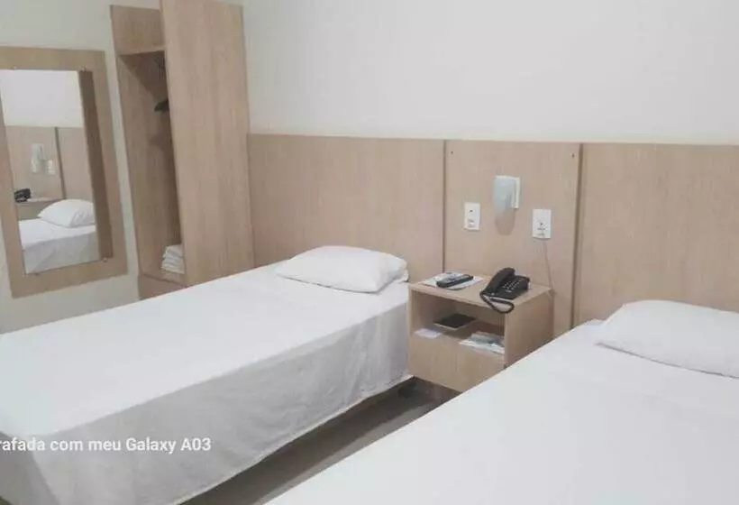 בית מלון כפרי Victoria Plaza