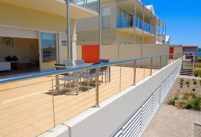 Отель York Cove