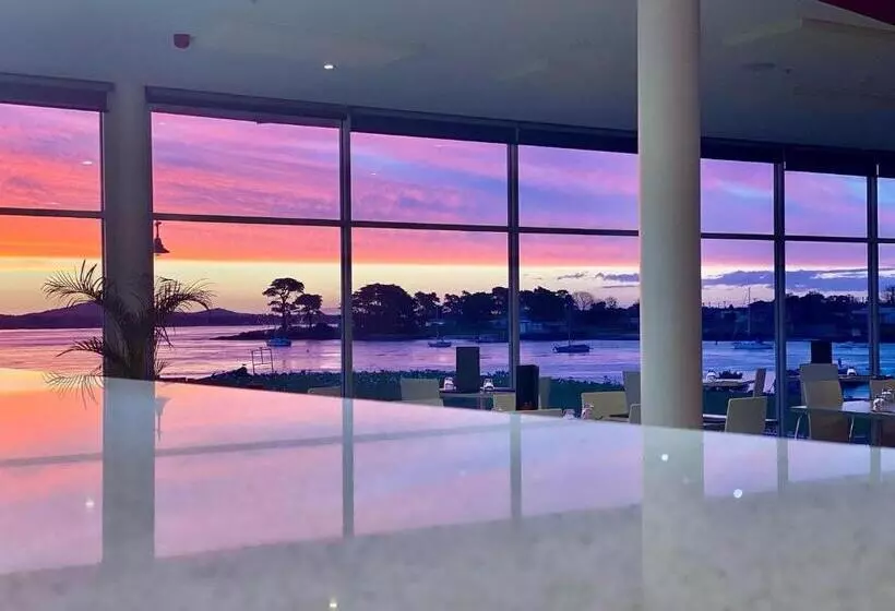 Отель York Cove