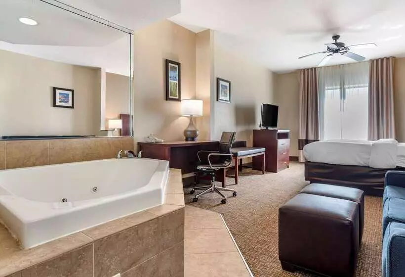 בית מלון כפרי Comfort Inn & Suites