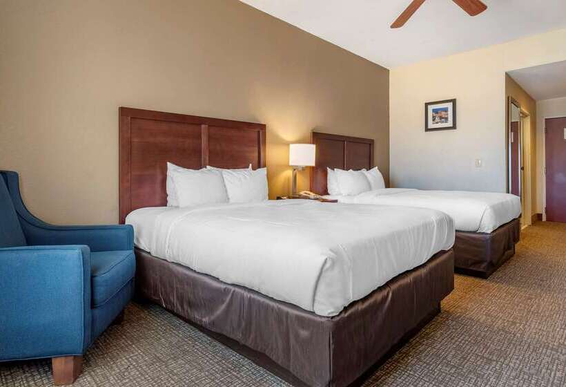 هتل Comfort Inn & Suites