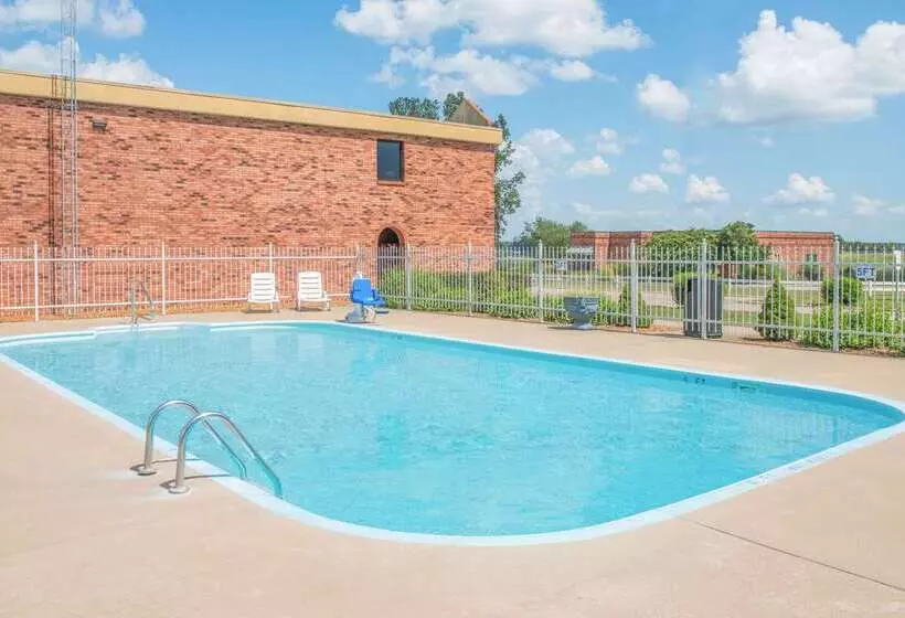 Hotelli Days Inn By Wyndham Calvert City   Paducah East