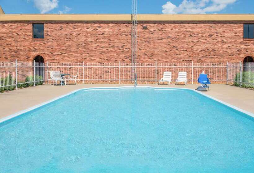 בית מלון כפרי Days Inn By Wyndham Calvert City Paducah East