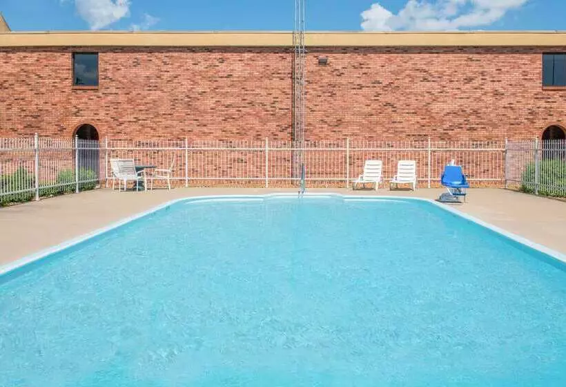 Hotelli Days Inn By Wyndham Calvert City   Paducah East